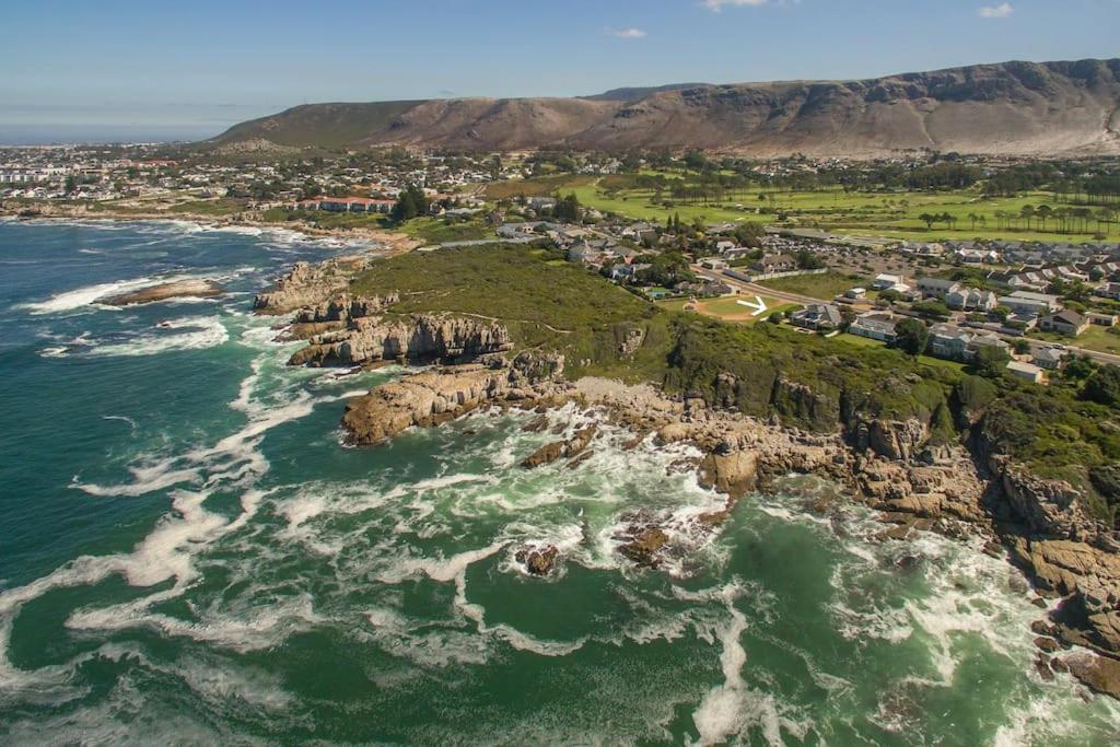 Wild Waters At Kraal Rock On The Cliffs In Hermanus Zewnętrze zdjęcie